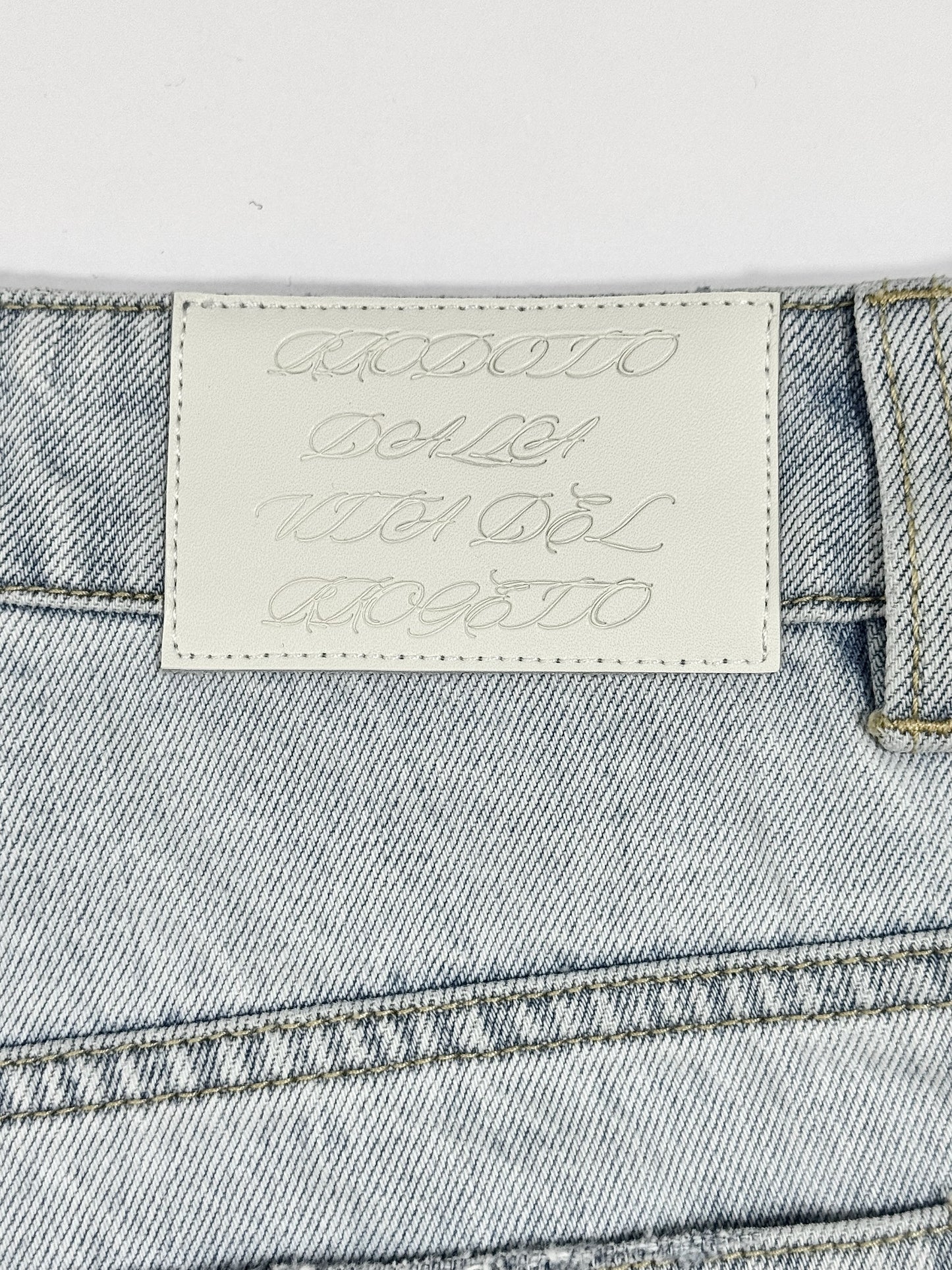 DISTRESSED BLUE HEARTED JEANS